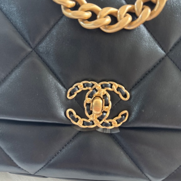 Chanel CC19 Small - Picture 3 of 10